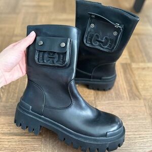 Italian leather boots with pocket purse